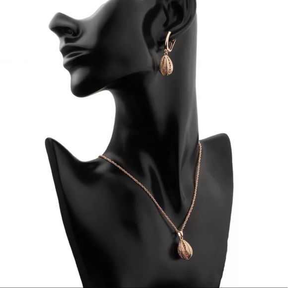 Rose Gold Plated Set of Earrings and Necklace - Picture 5 of 5